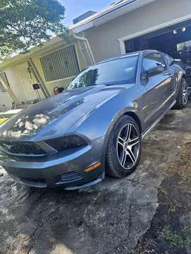 2011 Ford Mustang V6 Premium Coupe