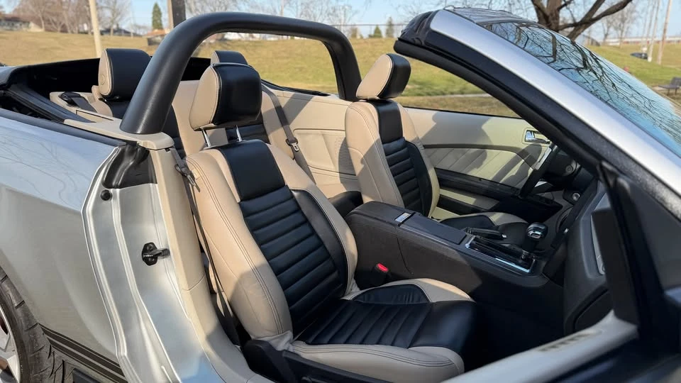 2011 Ford S197 Mustang - Image 11 of 20