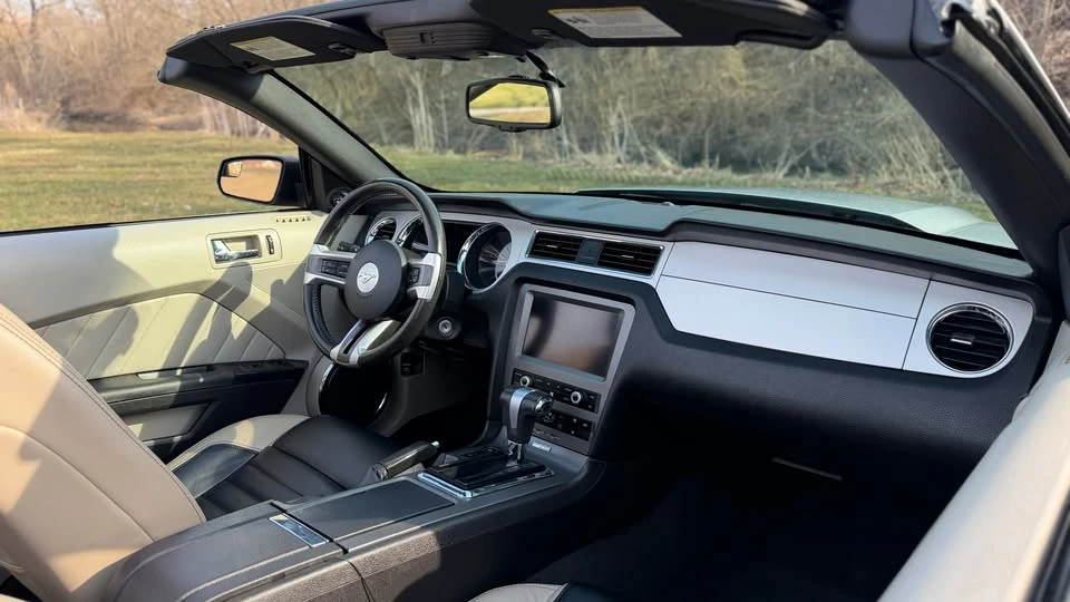 2011 Ford S197 Mustang - Image 10 of 20