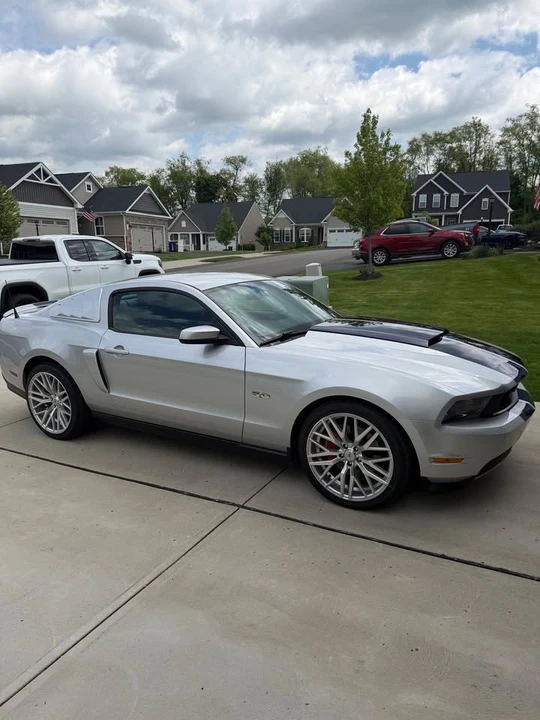 2011 Ford S197 Mustang - Image 2 of 8
