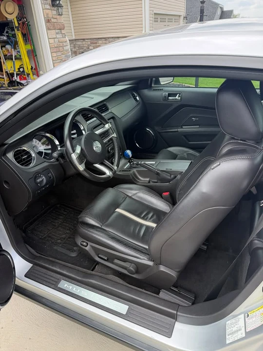 2011 Ford S197 Mustang - Image 6 of 8