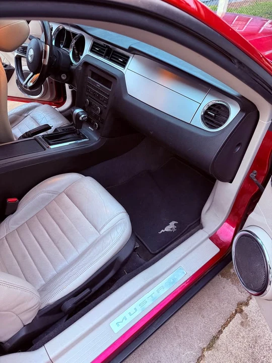 2011 Ford S197 Mustang - Image 8 of 9