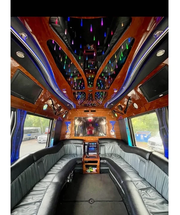 2011 Ford Econoline Van - Image 18 of 20