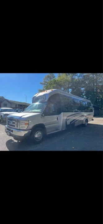 2011 Ford Econoline Van - Image 11 of 20