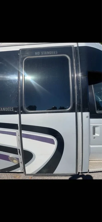 2011 Ford Econoline Van - Image 14 of 20