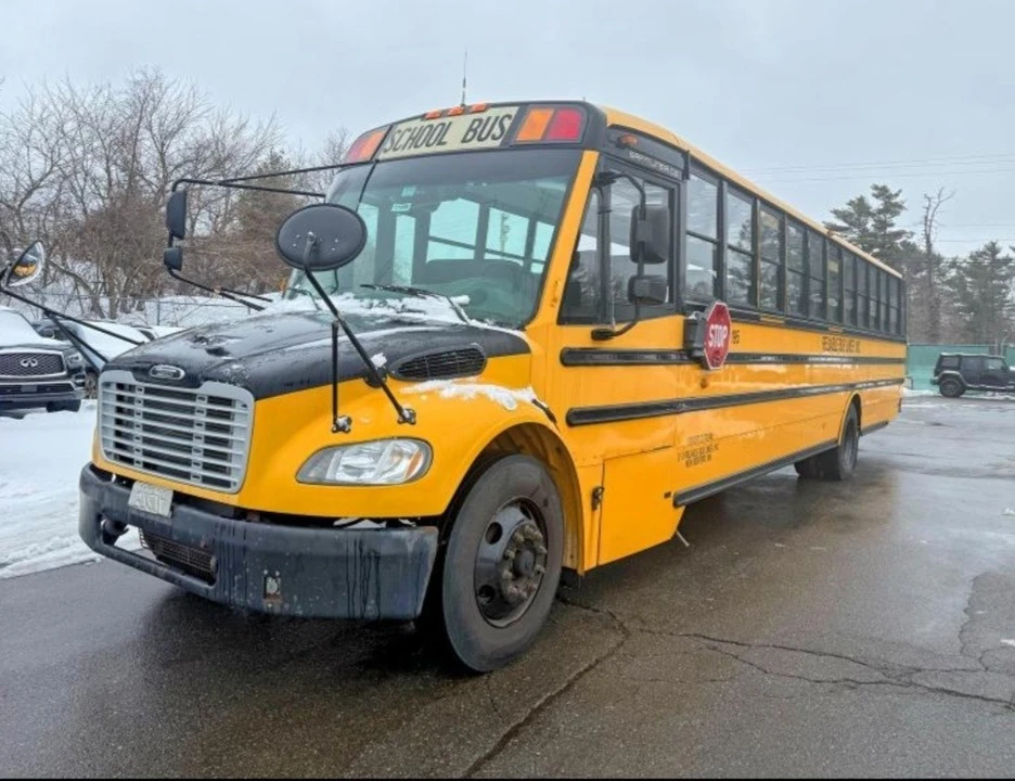 2011 Freightliner - Image 2 of 10