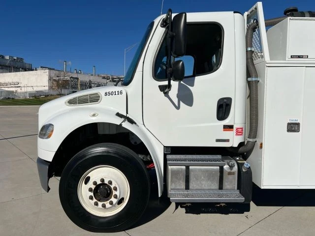 2011 Freightliner - Image 2 of 21