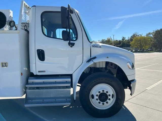 2011 Freightliner - Image 9 of 21