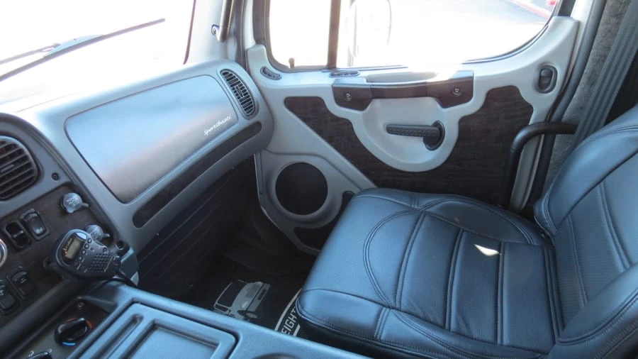 2011 Freightliner - Image 2 of 9
