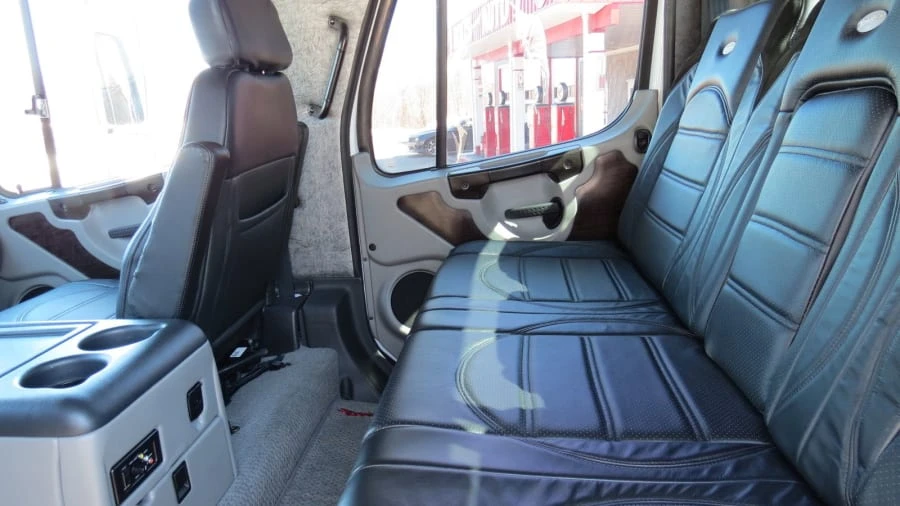 2011 Freightliner - Image 3 of 9
