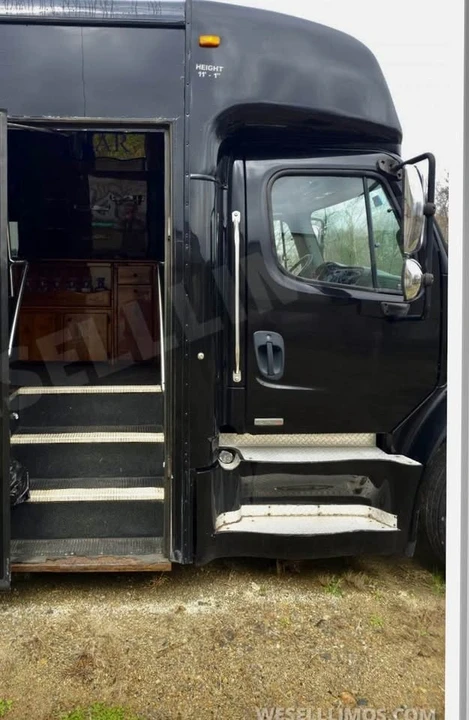 2011 Freightliner - Image 13 of 20