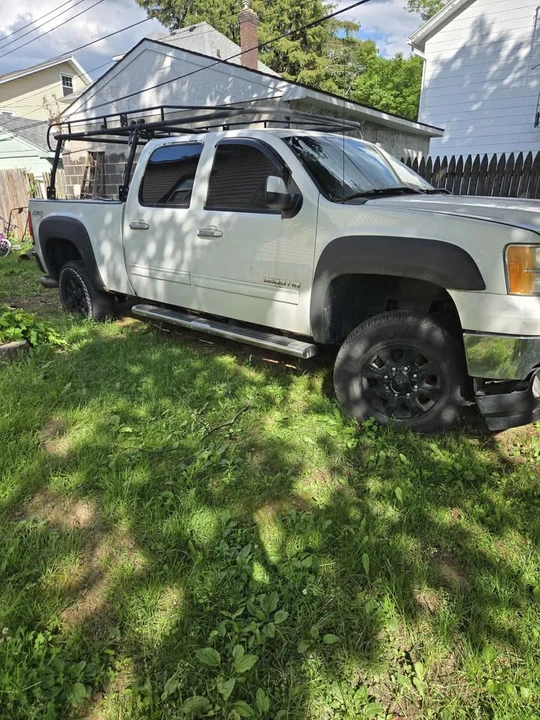 2011 GMC Sierra Heavy Duty 3rd Gen - Image 2 of 4