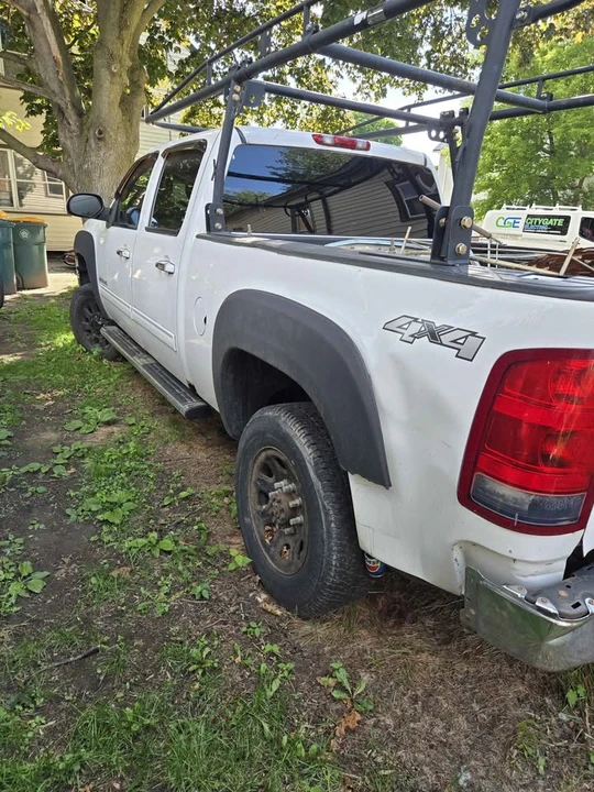 2011 GMC Sierra Heavy Duty 3rd Gen - Image 3 of 4