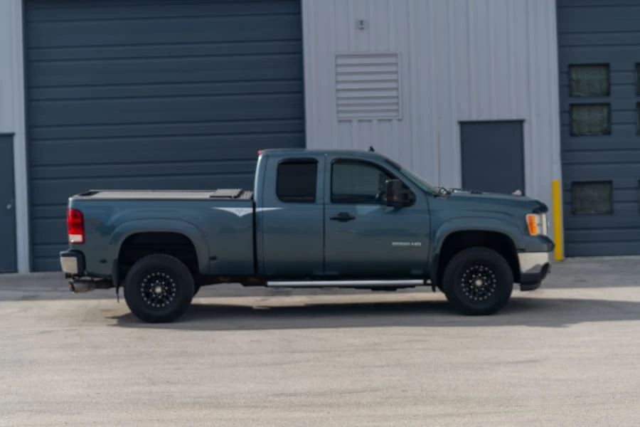 2011 GMC Sierra Heavy Duty 3rd Gen - Image 2 of 16