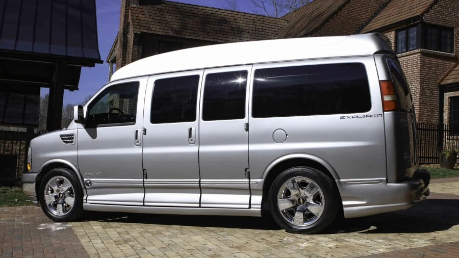 2011 GMC Savana - Image 2 of 31