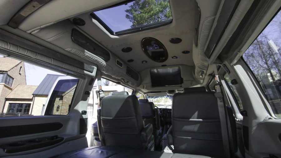 2011 GMC Savana - Image 7 of 31