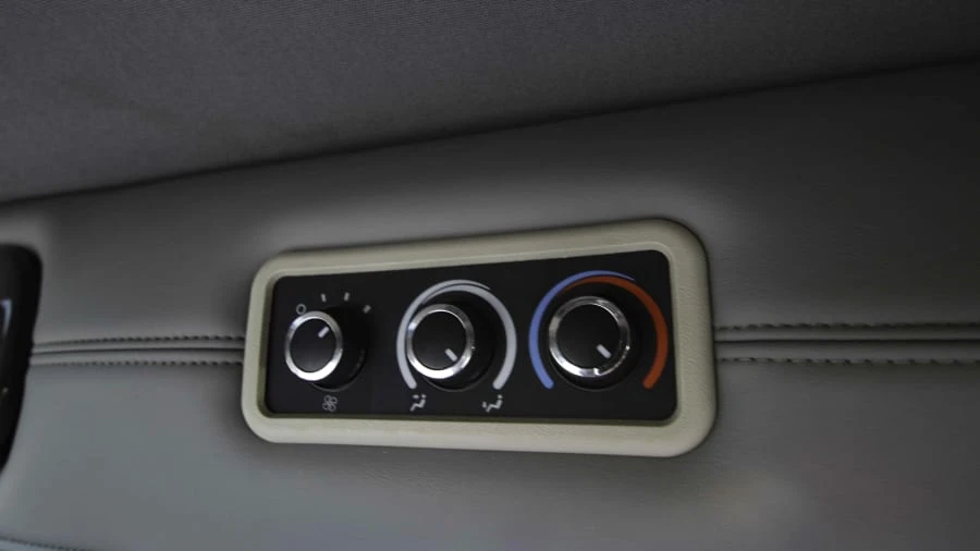 2011 GMC Savana - Image 30 of 31