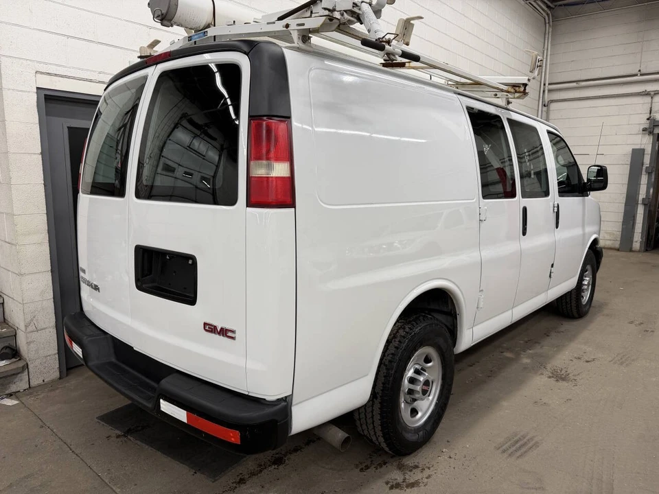 2011 GMC Savana - Image 3 of 12