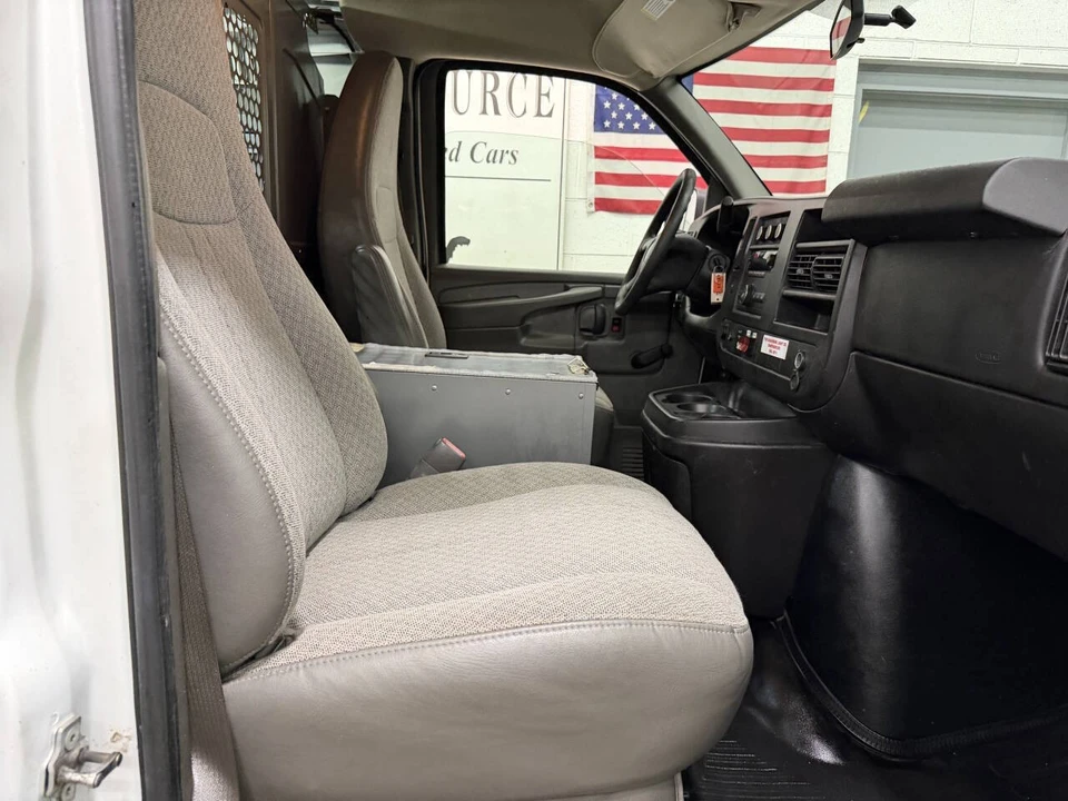 2011 GMC Savana - Image 5 of 12