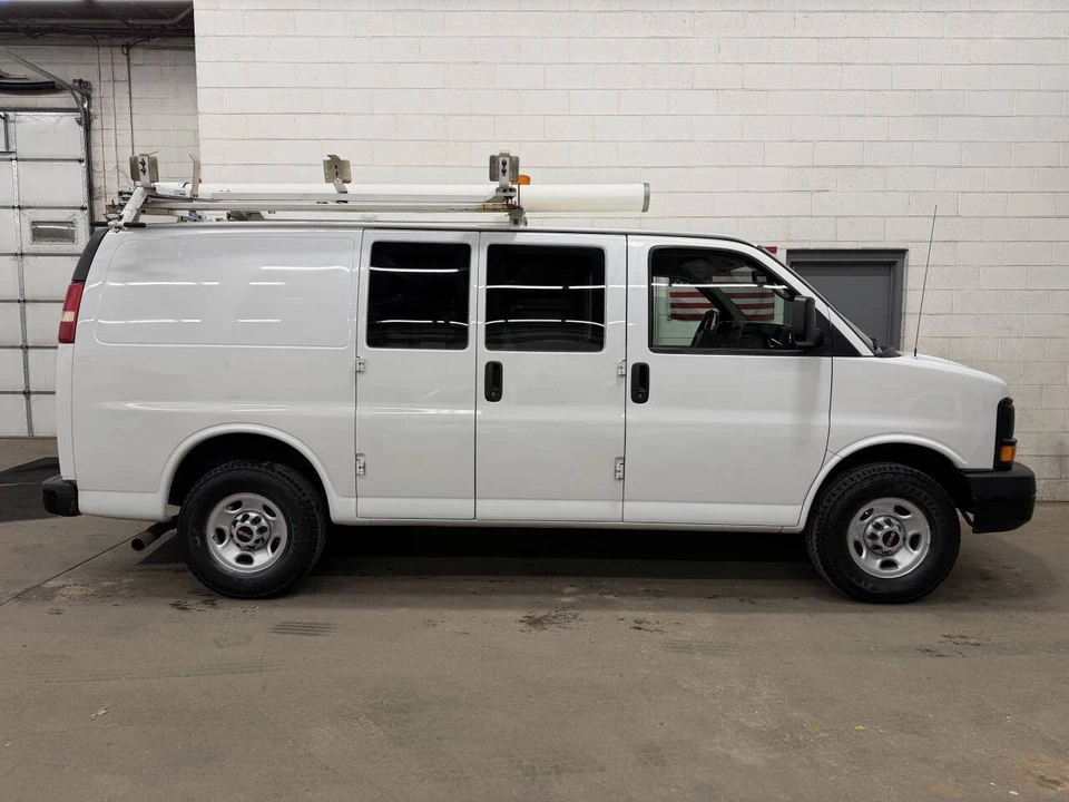 2011 GMC Savana - Image 9 of 12