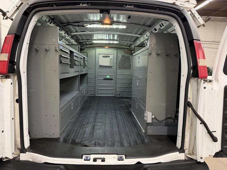 2011 GMC Savana - Image 7 of 12