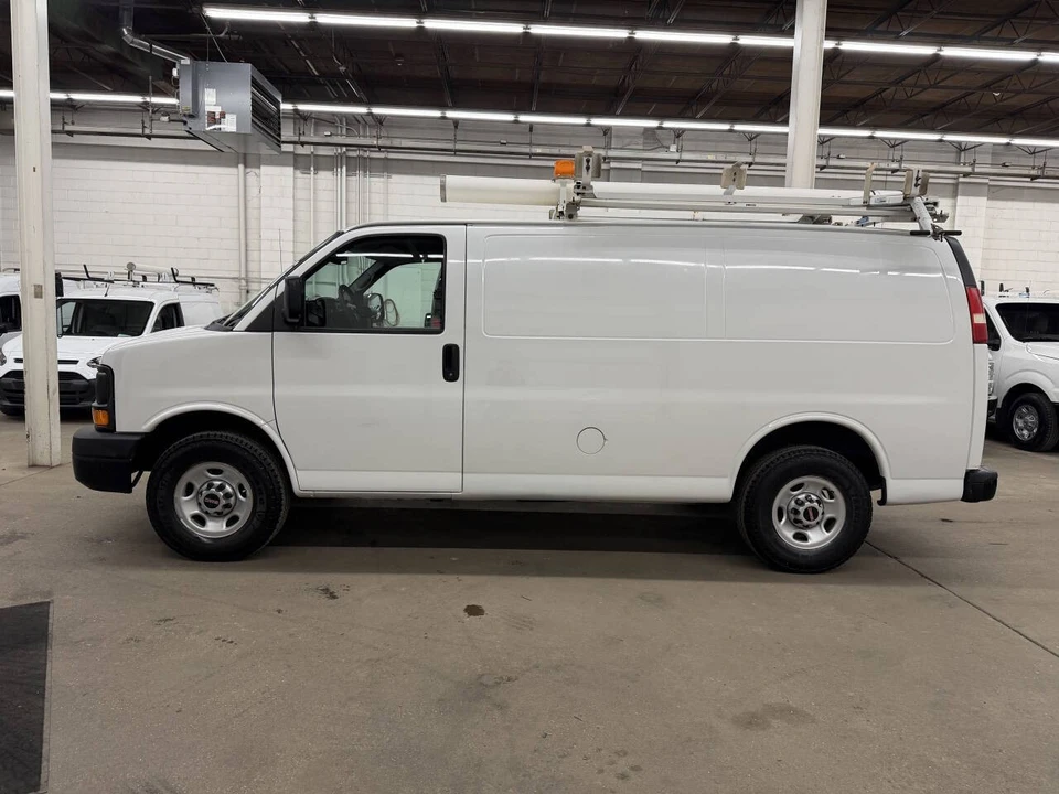 2011 GMC Savana - Image 11 of 12