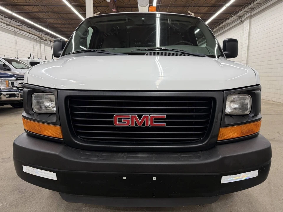 2011 GMC Savana - Image 10 of 12