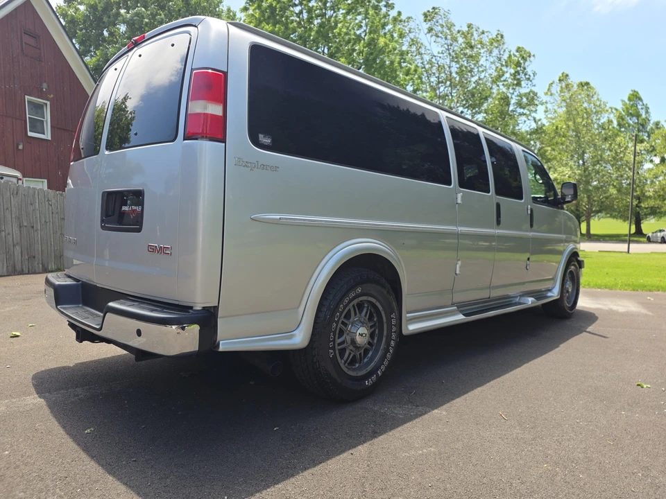 2011 GMC Savana - Image 25 of 31