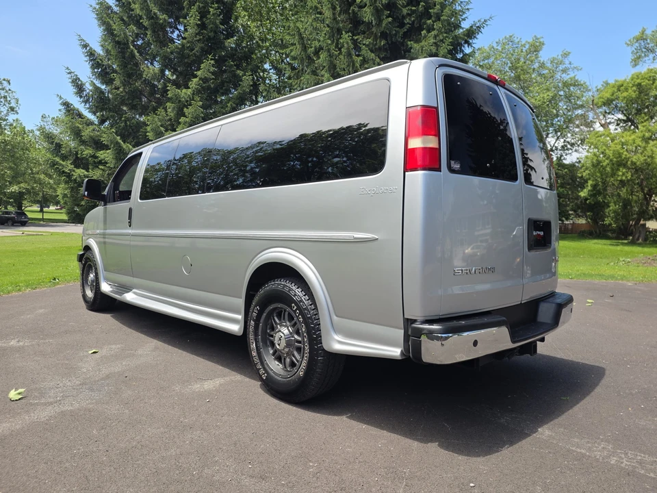 2011 GMC Savana - Image 19 of 31