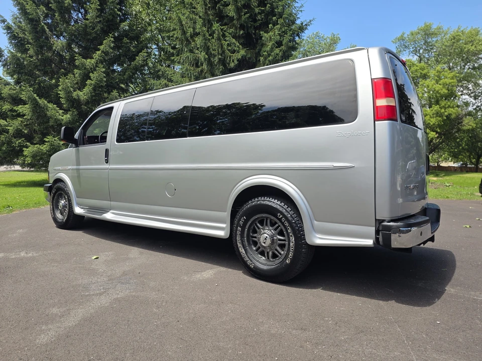 2011 GMC Savana - Image 18 of 31