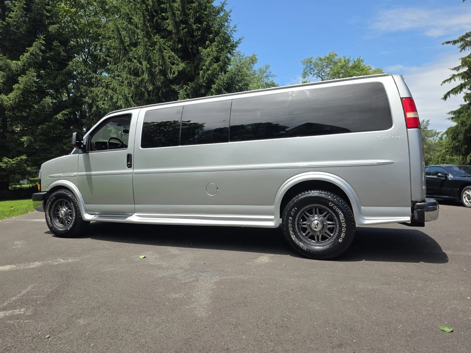 2011 GMC Savana - Image 17 of 31