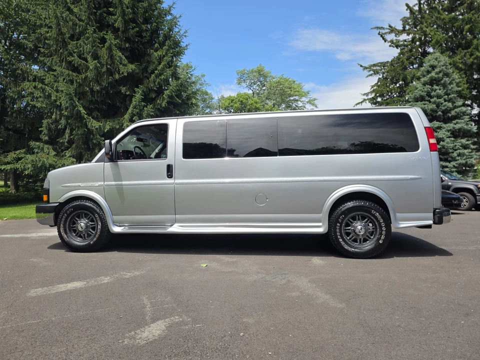 2011 GMC Savana - Image 16 of 31
