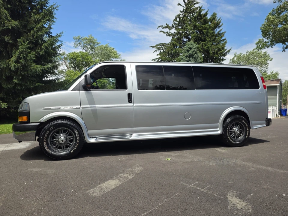 2011 GMC Savana - Image 15 of 31