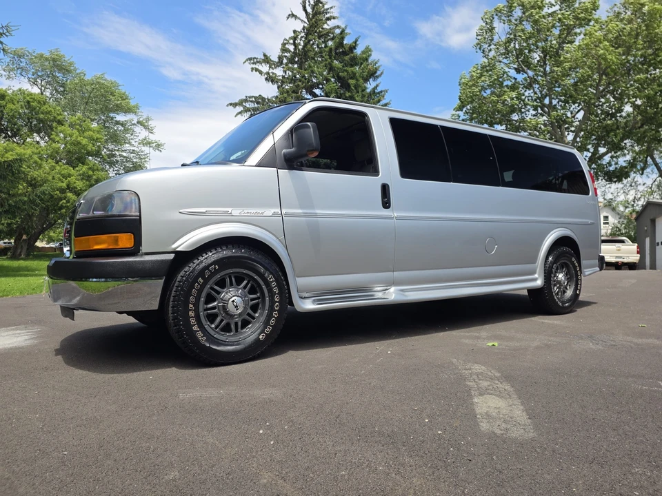 2011 GMC Savana - Image 14 of 31