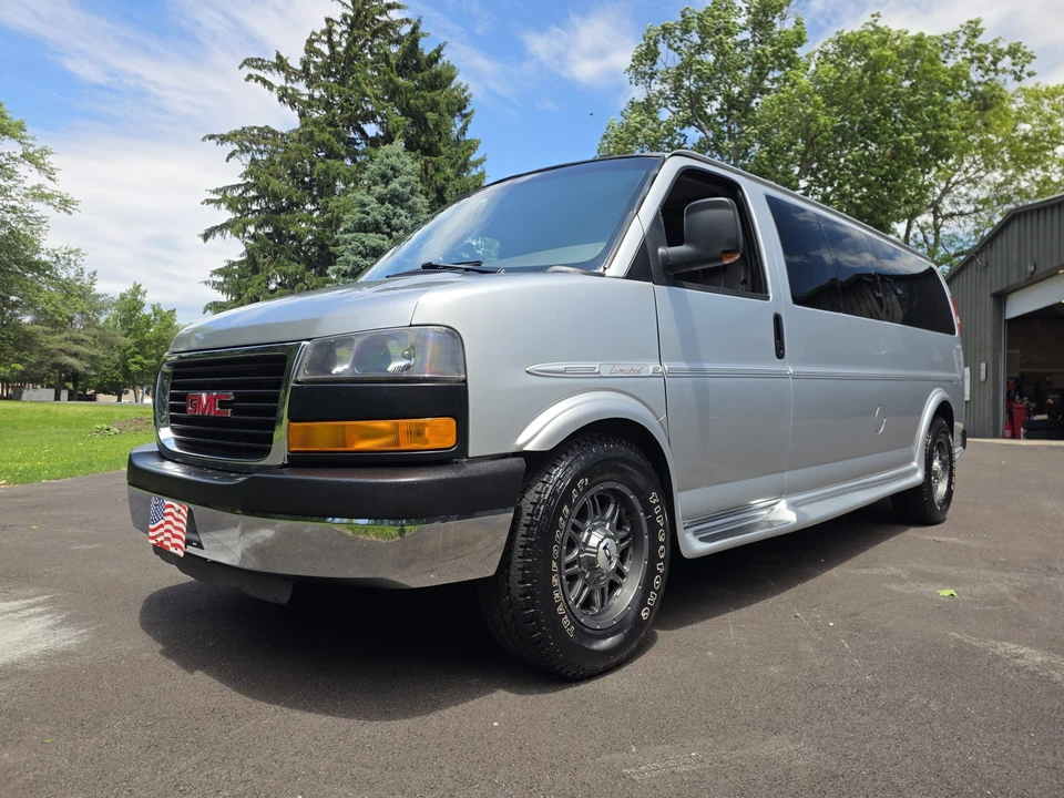 2011 GMC Savana - Image 13 of 31