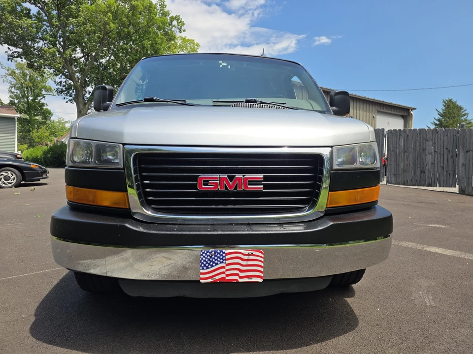 2011 GMC Savana - Image 11 of 31