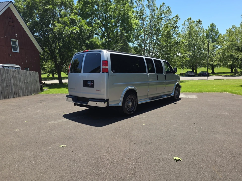 2011 GMC Savana - Image 7 of 31