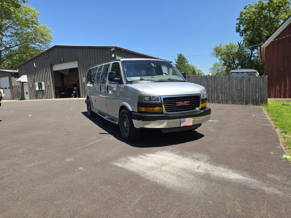 2011 GMC Savana - Image 10 of 31