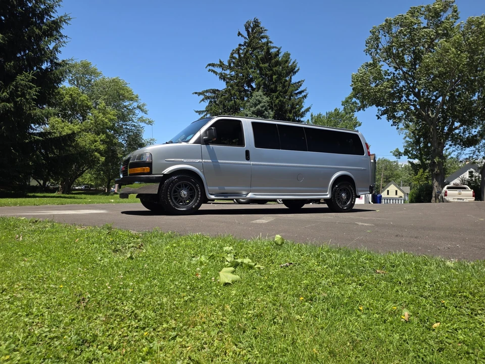2011 GMC Savana - Image 4 of 31