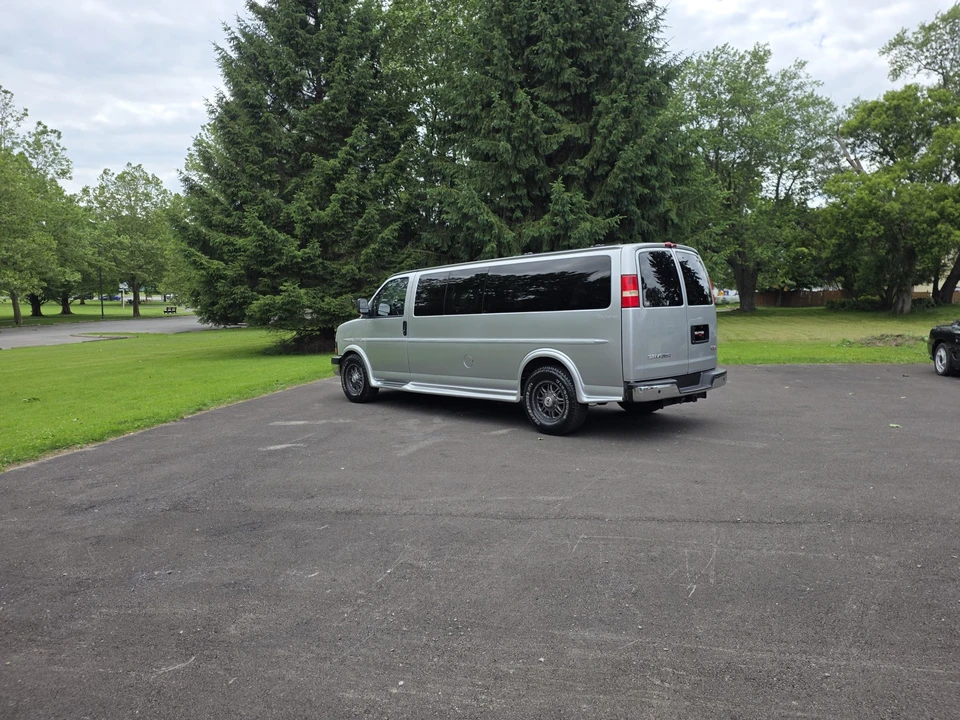 2011 GMC Savana - Image 5 of 31