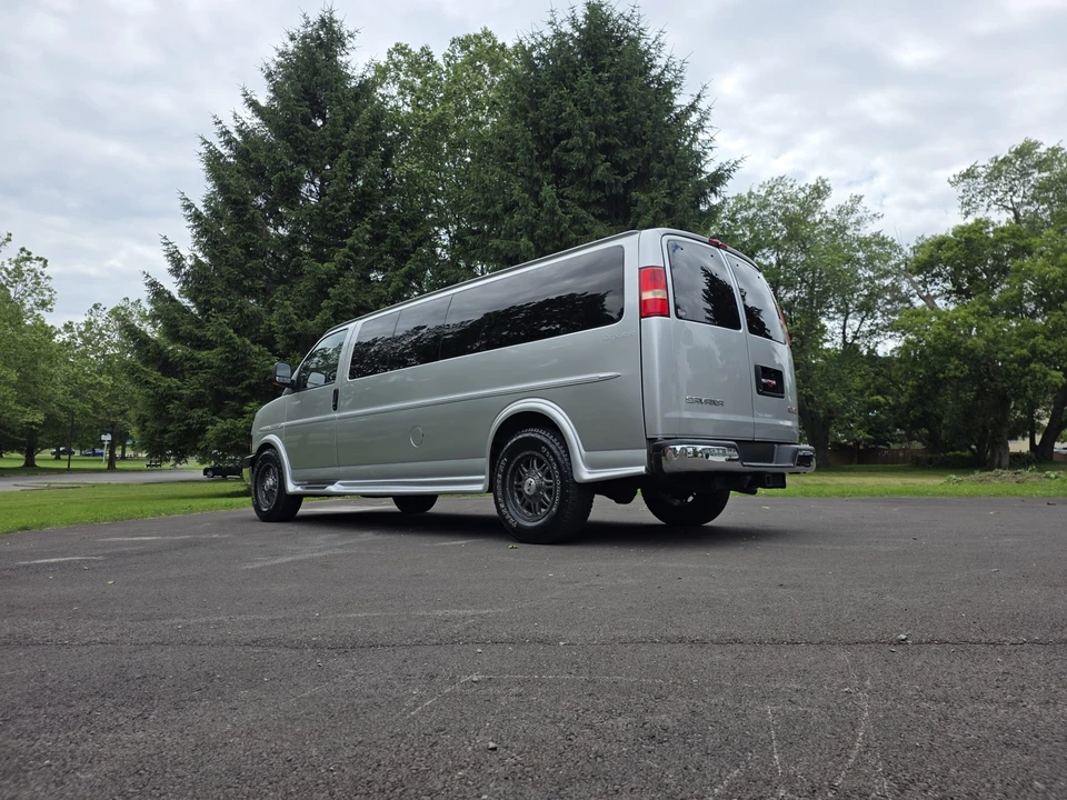 2011 GMC Savana - Image 6 of 31
