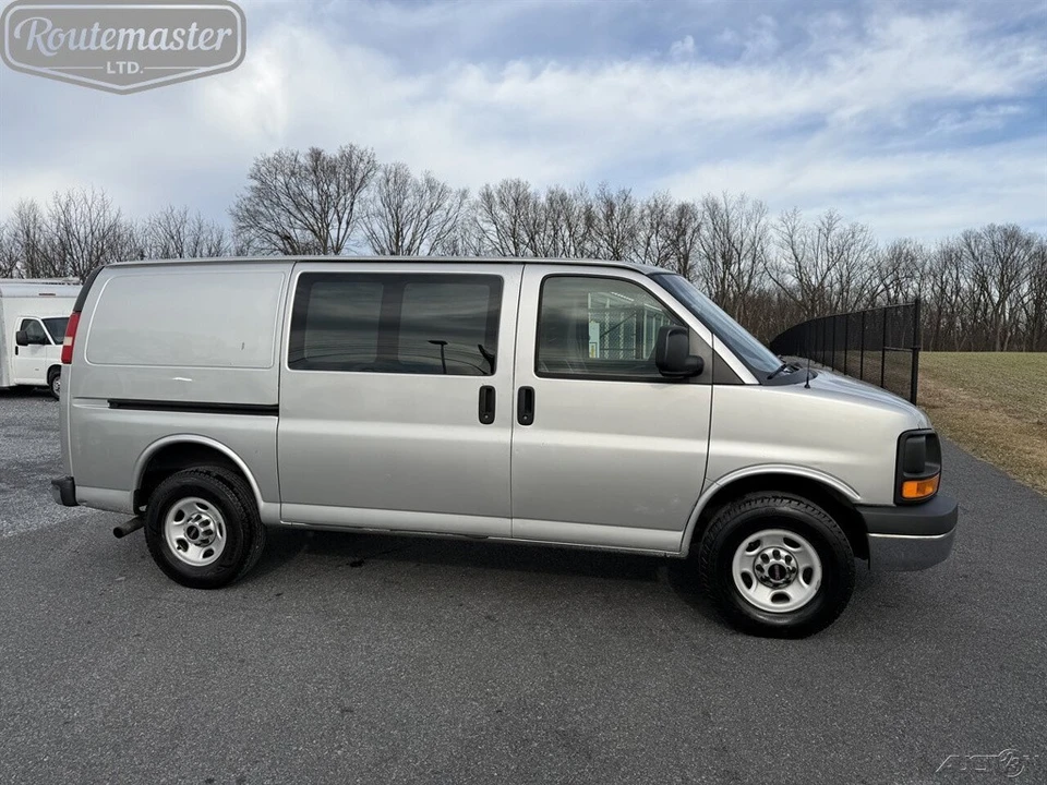 2011 GMC Savana - Image 11 of 12
