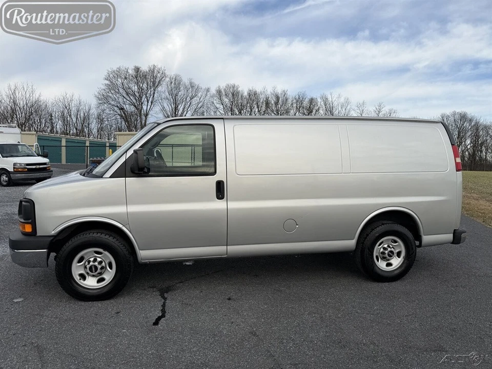 2011 GMC Savana - Image 3 of 12