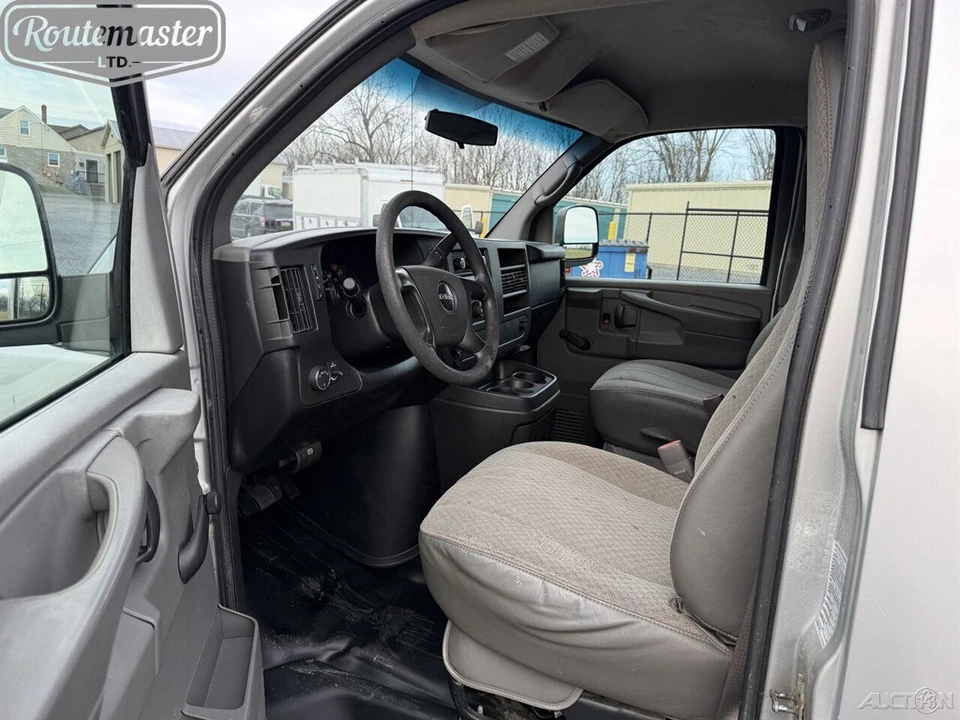 2011 GMC Savana - Image 6 of 12