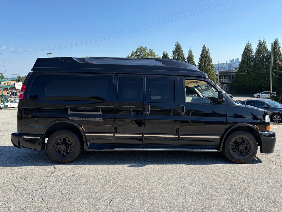 2011 GMC Savana - Image 11 of 31