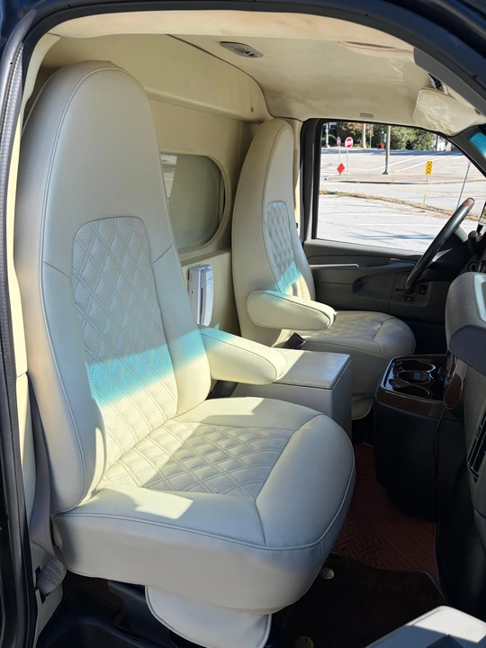 2011 GMC Savana - Image 30 of 31