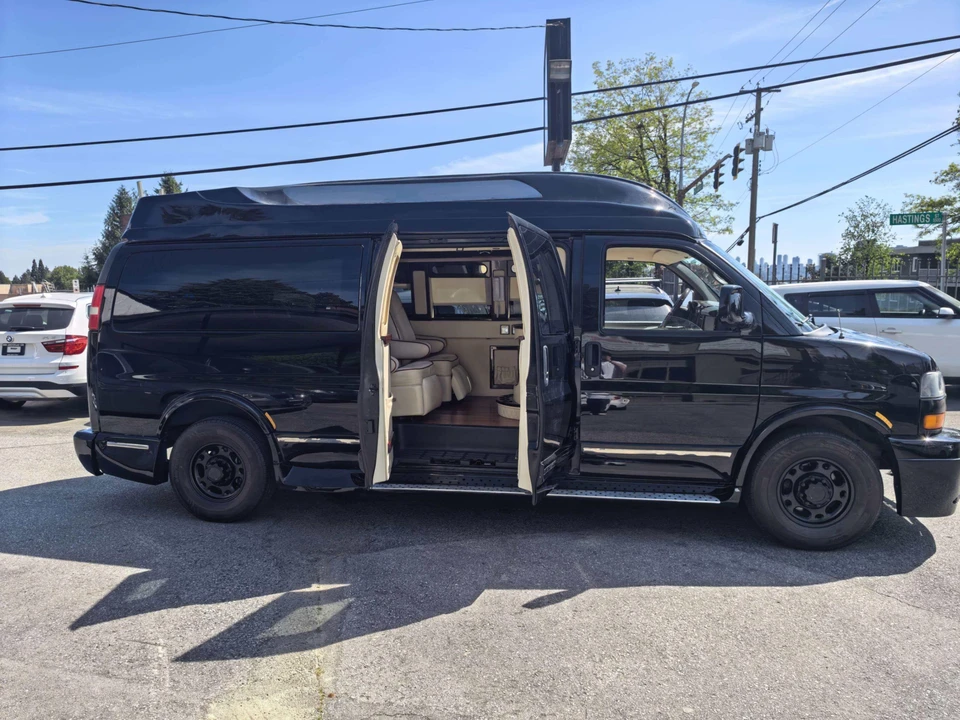 2011 GMC Savana - Image 12 of 31