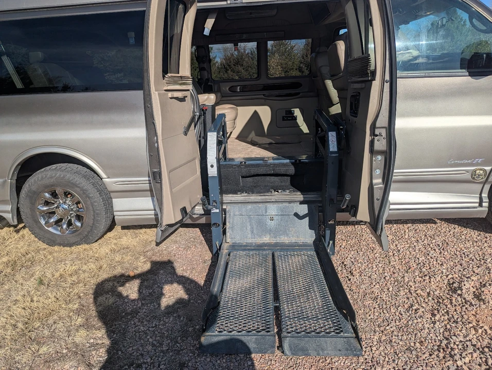 2011 GMC Savana - Image 16 of 21
