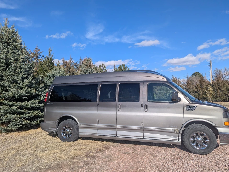 2011 GMC Savana - Image 2 of 21