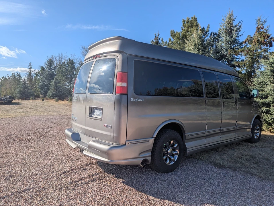2011 GMC Savana - Image 19 of 21